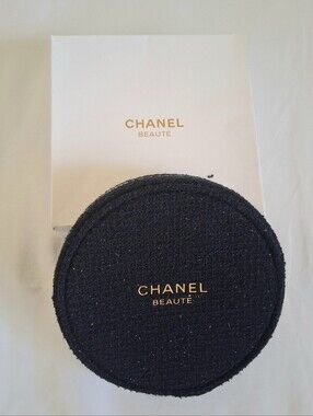 CHANEL BEAUTE TWEED COSMETIC POUCH IN DARK NAVY WITH GOLD LOGO